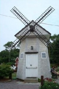 Sandwich Mini Golf windmill